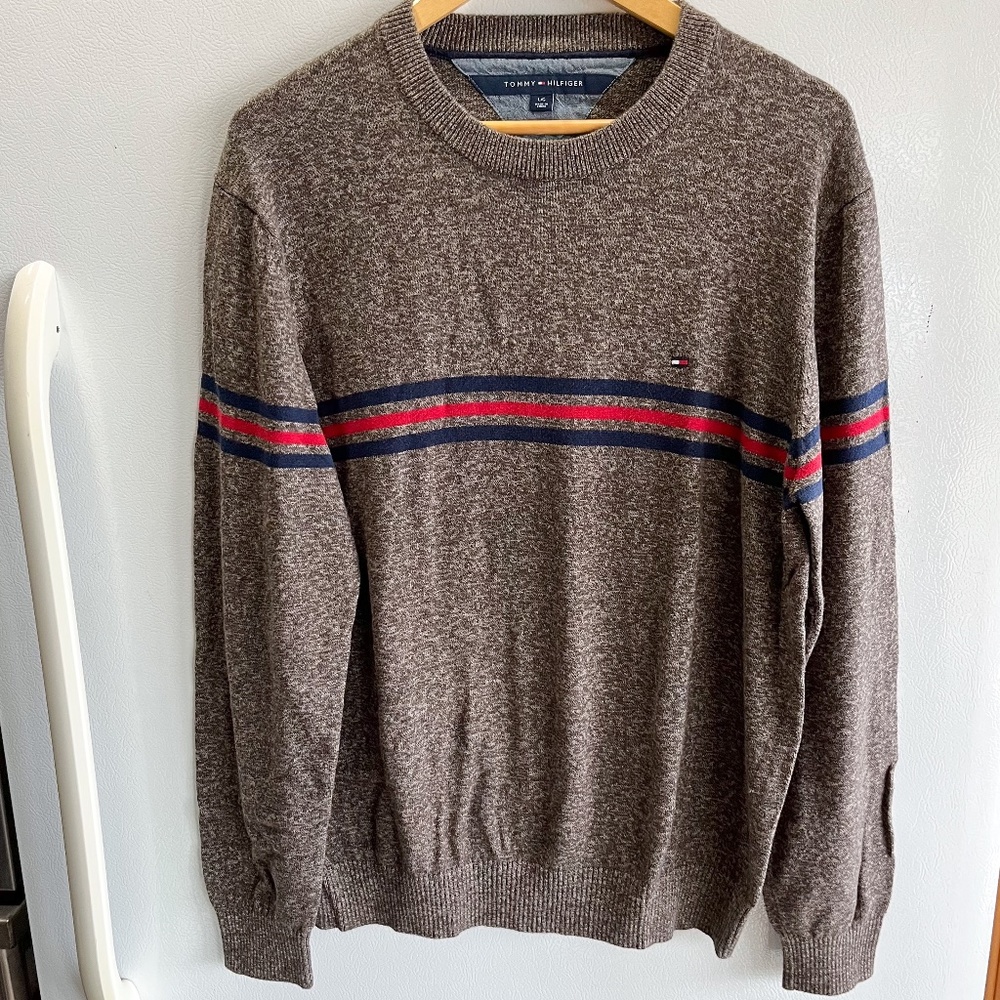Tommy Hilfiger Mens L Sweater Gray Heather w/ Red & Blue Stripes